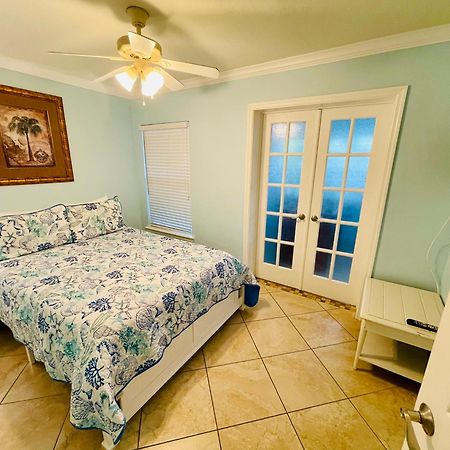 Gulf Coast Gem Private Condo - 2Bed, 1Bath, Sleeps 6, Across The Street From Beach & Gulf, Game Room, Pool Clearwater Beach Exterior foto