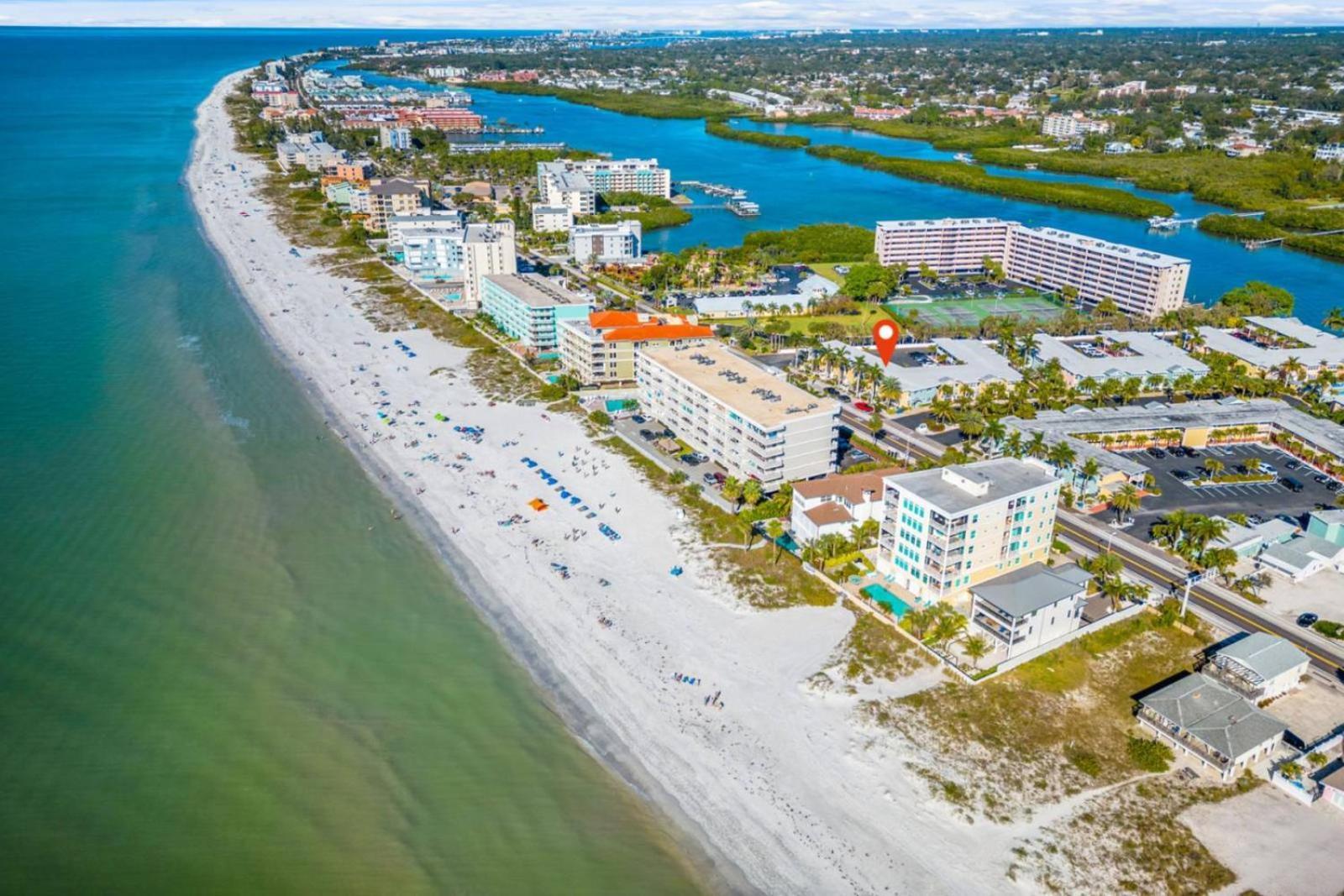 Gulf Coast Gem Private Condo - 2Bed, 1Bath, Sleeps 6, Across The Street From Beach & Gulf, Game Room, Pool Clearwater Beach Exterior foto