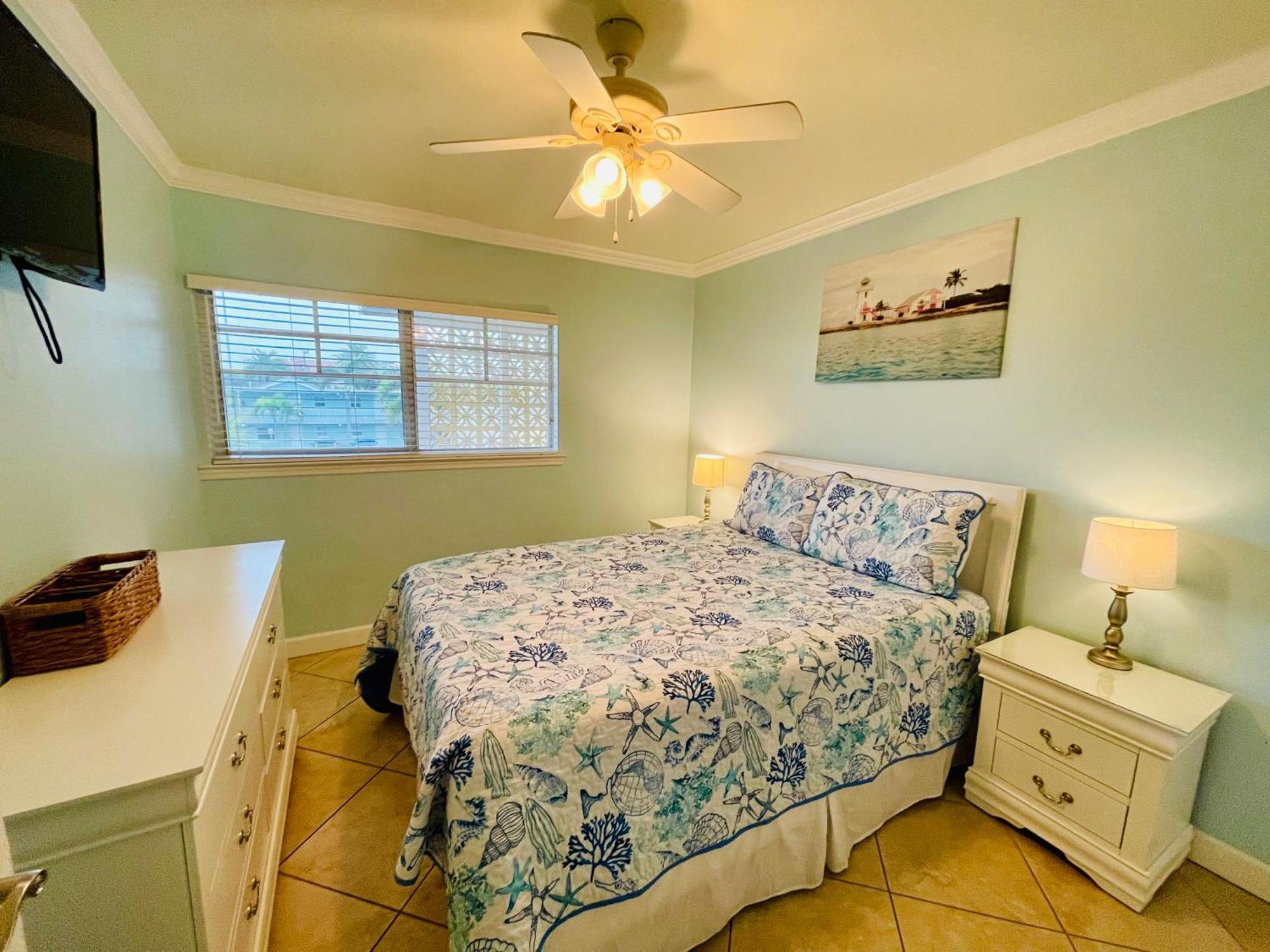 Gulf Coast Gem Private Condo - 2Bed, 1Bath, Sleeps 6, Across The Street From Beach & Gulf, Game Room, Pool Clearwater Beach Exterior foto